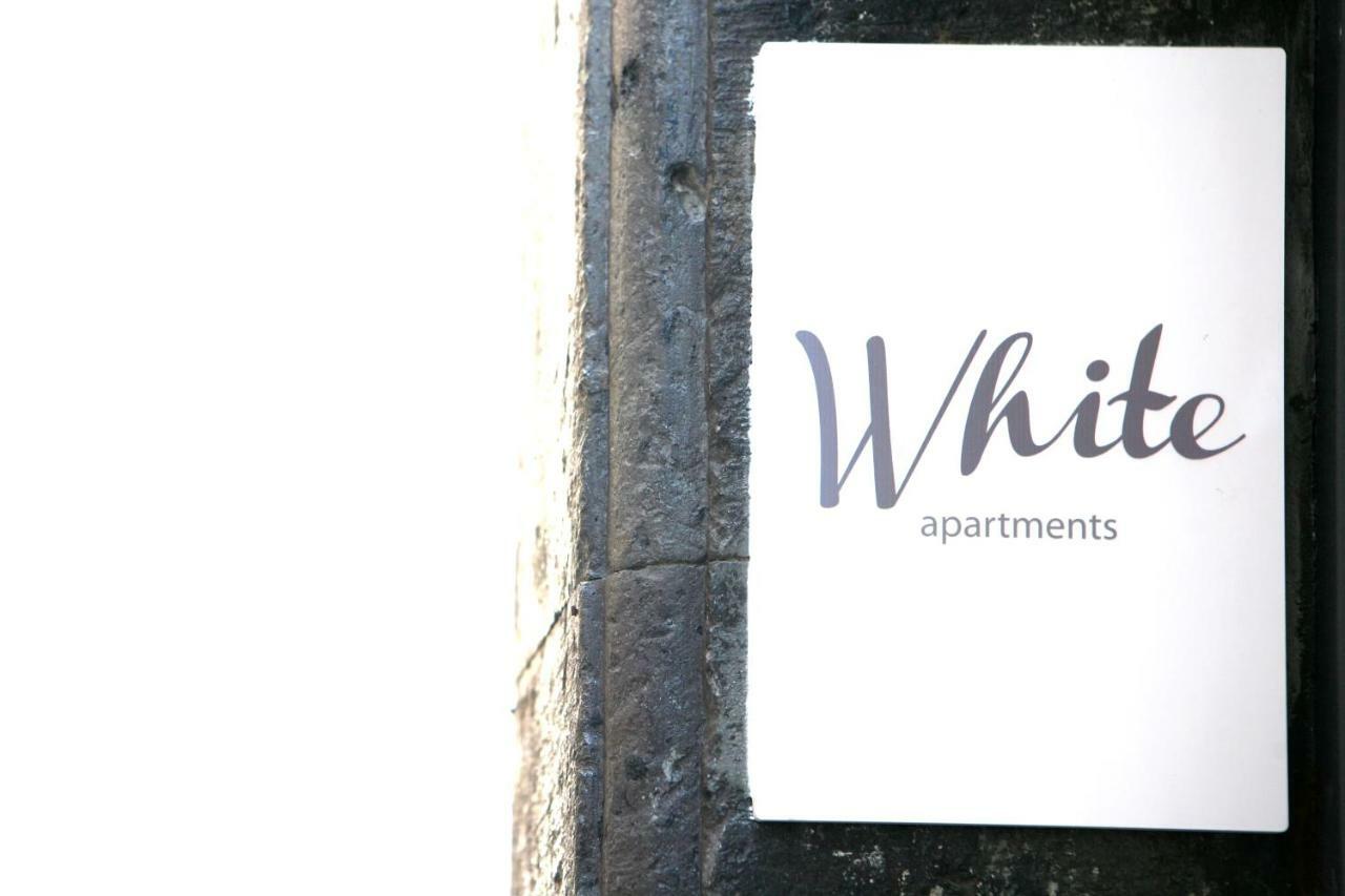 White Stylish Apartments Вико Екуензе Екстериор снимка