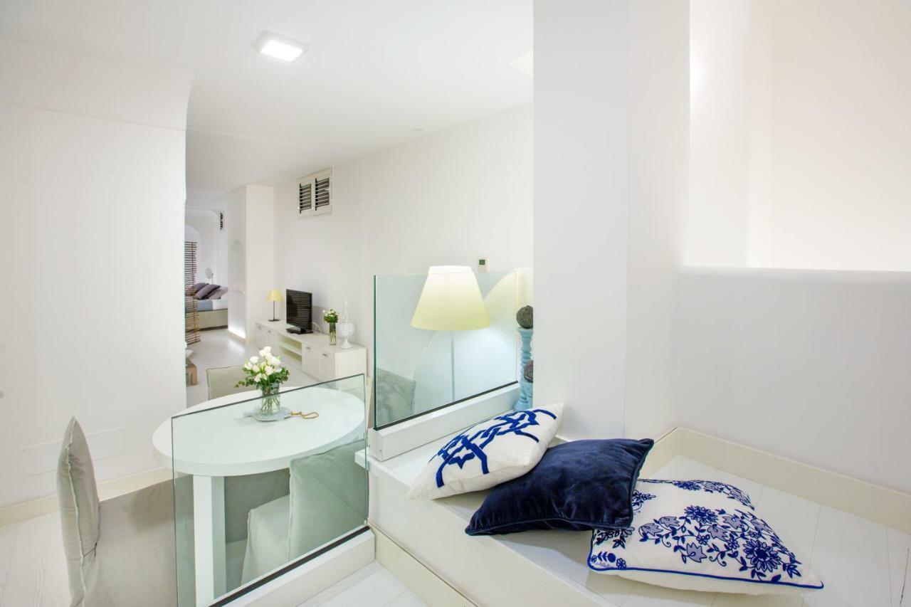 White Stylish Apartments Вико Екуензе Екстериор снимка